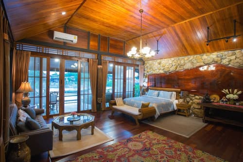 Cattani's Riverside Home, Room