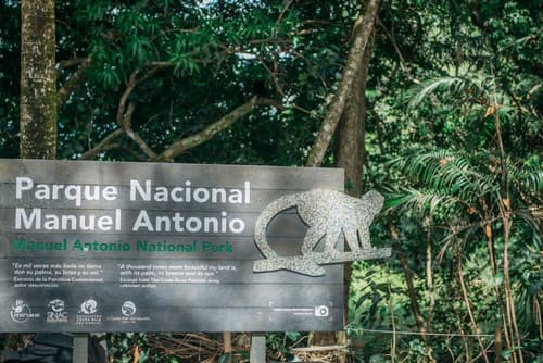 Igloo Beach Lodge, Hiking