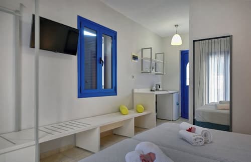 Sfakian Horizon, Room