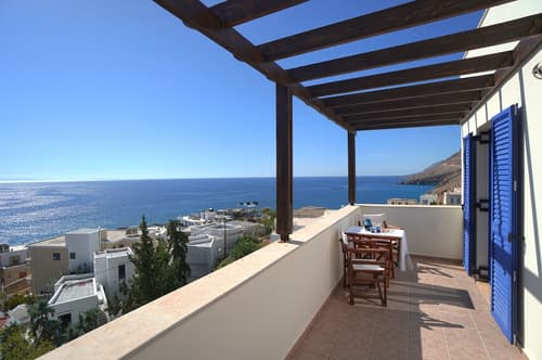 Sfakian Horizon, Room