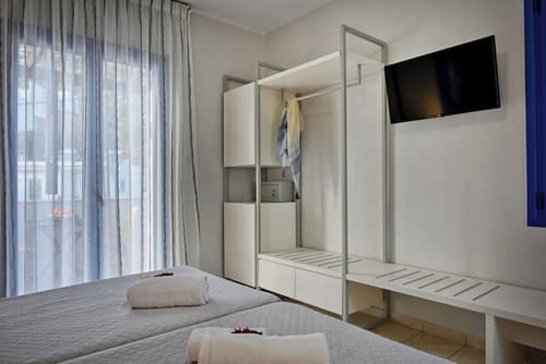 Sfakian Horizon, Room