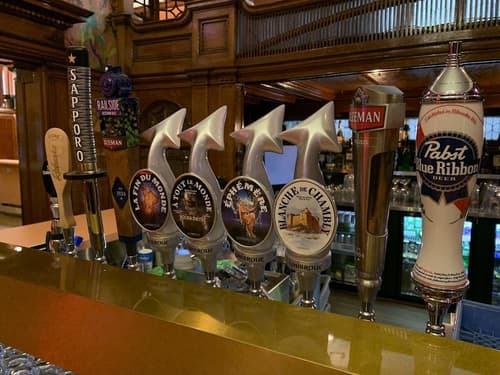 QBEDS Hostel, Bar (on property)