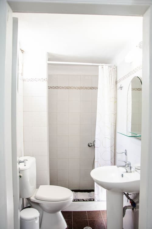 Carlos Pension, Room