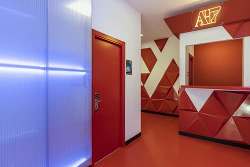 Art Seven Hostel Capsules, Reception