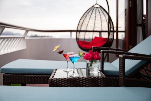 Dora Cruise, Terrace/patio