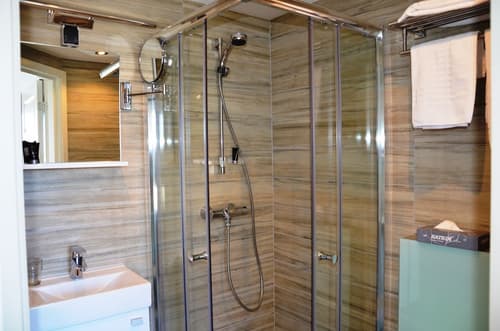 Central City Apartments, Room