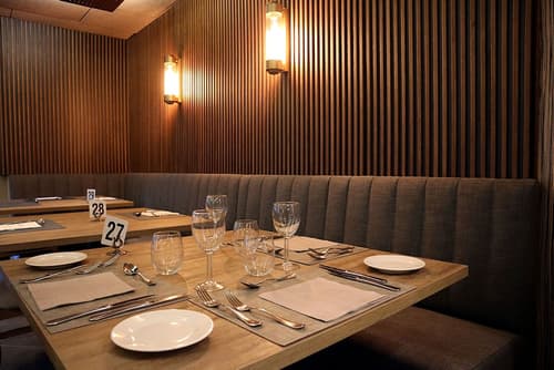 Yomo Mola Park, Restaurant