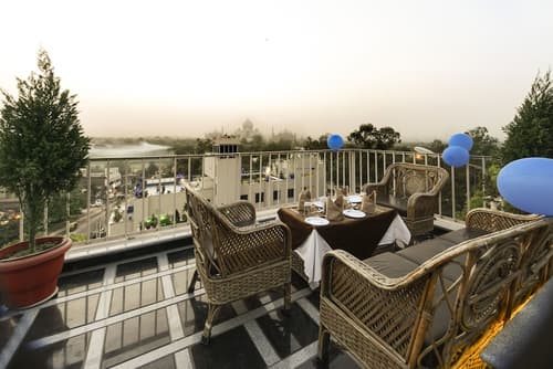 Hotel Taj Resorts, Restaurant