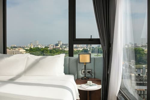 May De Ville Lakeside Hotel