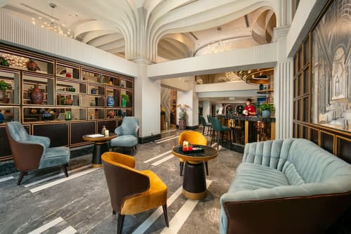 May De Ville Lakeside Hotel, Lobby