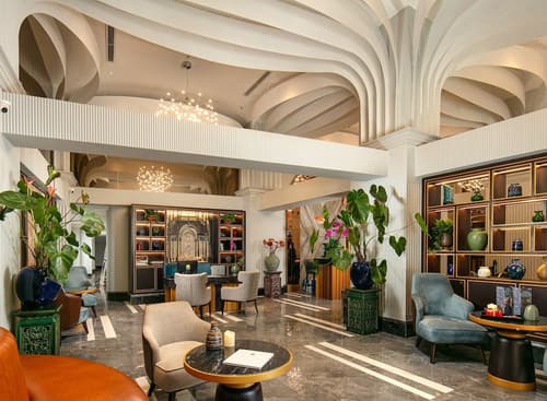 May De Ville Lakeside Hotel, Lobby