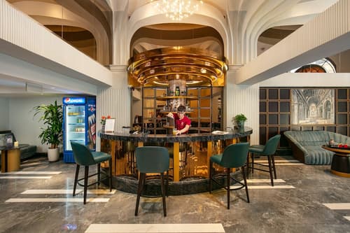 May De Ville Lakeside Hotel, Lobby