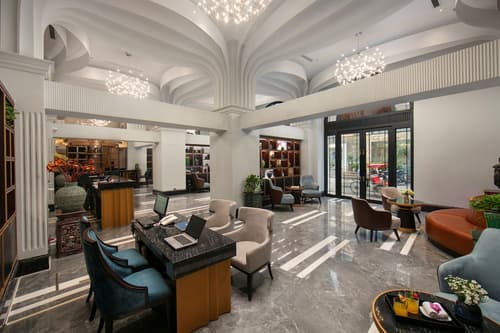 May De Ville Lakeside Hotel, Lobby