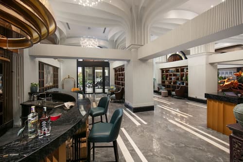 May De Ville Lakeside Hotel, Lobby