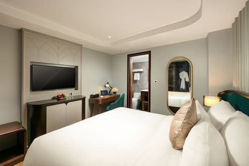 May De Ville Lakeside Hotel, Room