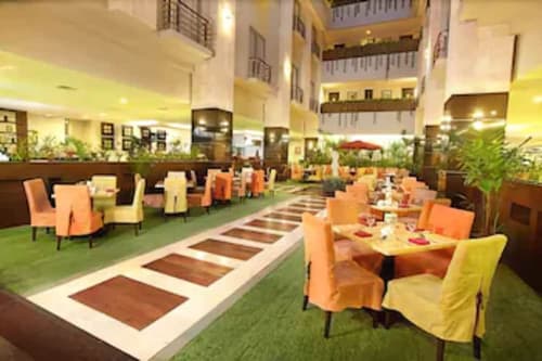 Golden Flower Hotel Bandung, Dining