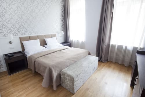 Deminka Palace, Room