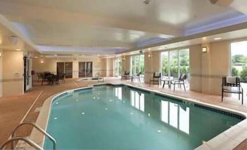 Hilton Garden Inn Mt. Laurel, Indoor pool
