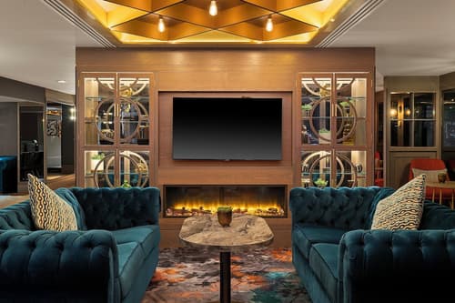 Leonardo Royal London Tower Bridge, Lobby sitting area