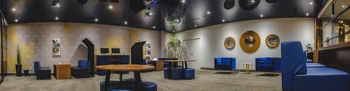 Le Montagnais, Lobby sitting area