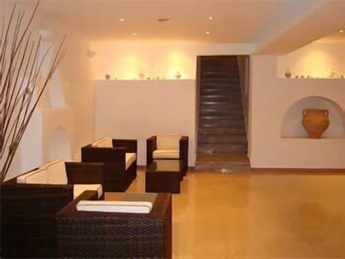 Giannoulaki Hotel, Lobby sitting area