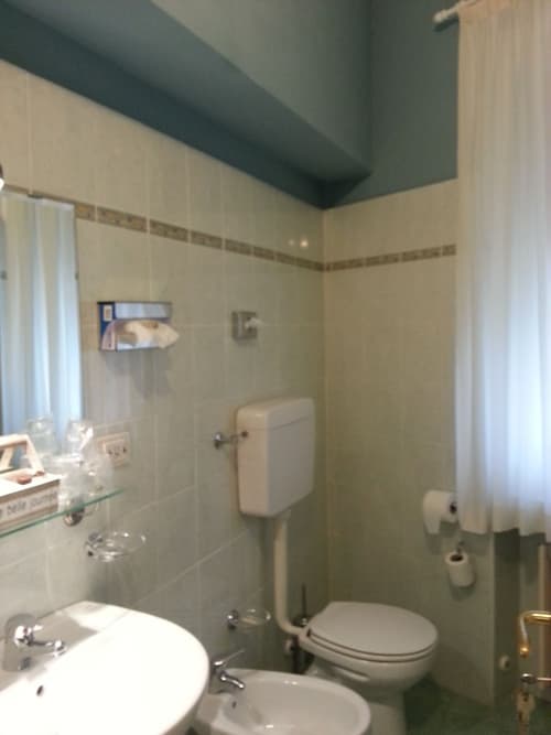 Hotel Argentina, Bathroom