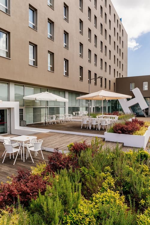 Basic Braga by Axis, Primary image