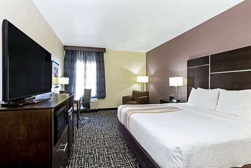 La Quinta Inn & Suites by Wyndham Denver Gateway Park