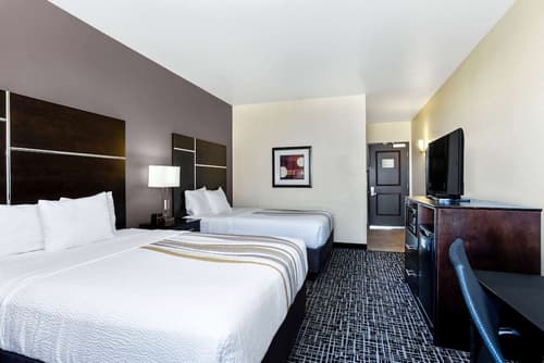 La Quinta Inn & Suites by Wyndham Denver Gateway Park, Room