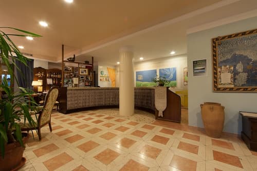 La Primula, Interior entrance