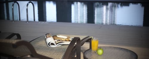 V Hotel Lavender, Pool