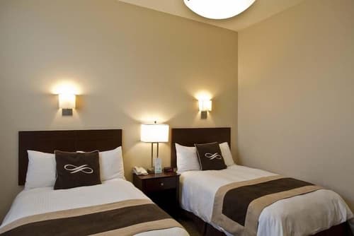 Pointe Plaza Hotel, Room