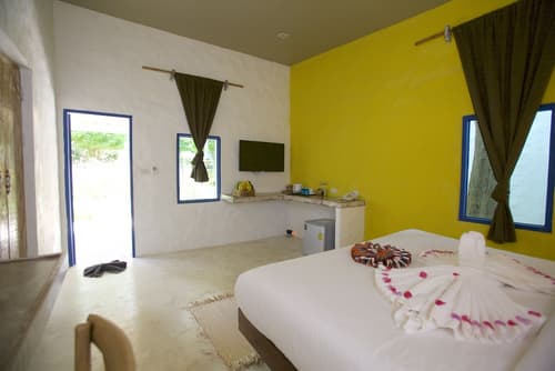 Lime & Soda Beachfront Resort, Room