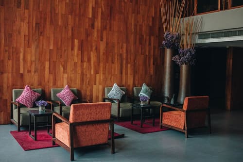 Page 10, Hotel, Lobby