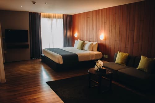 Page 10, Hotel, Room