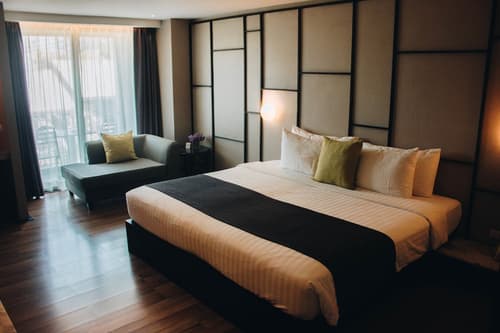 Page 10, Hotel, Room