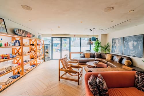 CODA Williamsburg, Lobby sitting area