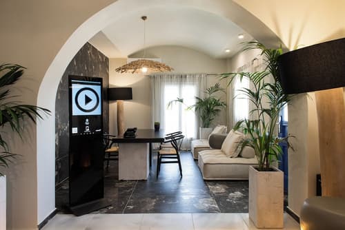 The Noverian Bios Santorini, Reception