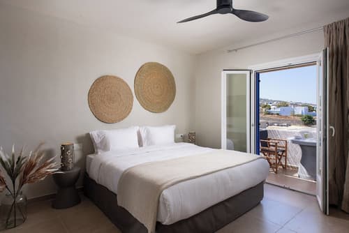 The Noverian Bios Santorini, Room