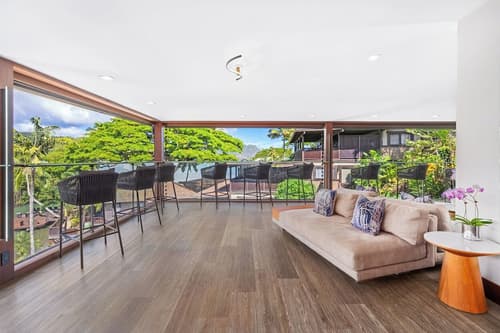 Paradise Bay Resort, Lobby sitting area