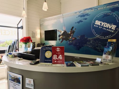 Bounty Motel, Reception