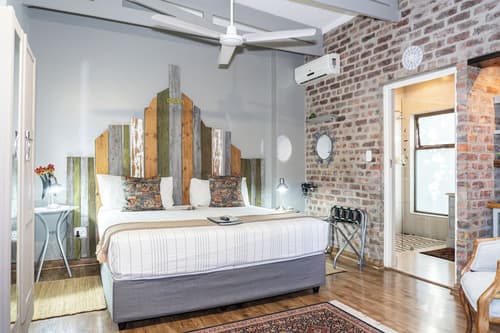 Earthbound B&B, Room