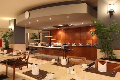 Aryaduta Manado, Restaurant