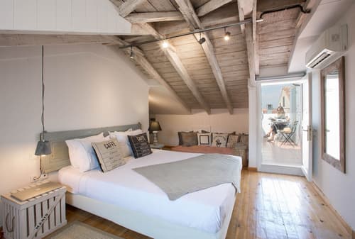 Amymone and Adiandi, Room