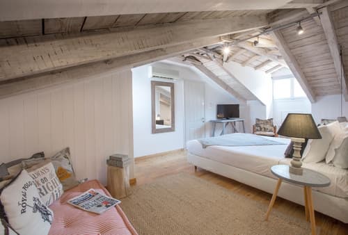 Amymone and Adiandi, Room