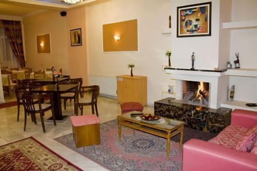 Alexiou Hotel, Lobby sitting area