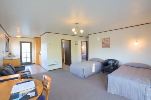 AAA Thames Court Motel