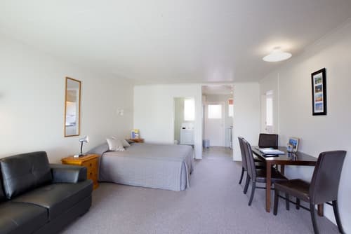 AAA Thames Court Motel