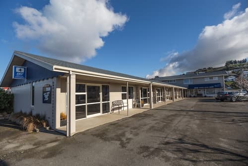 AAA Thames Court Motel