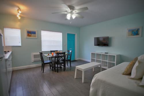Hollywood Beachside Boutique Suites